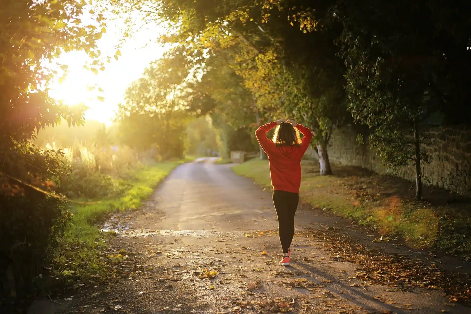 RELAX_DYNAMIQUE copie Dans notre quotidien effréné, où les obligations et le stress nous submergent, prendre soin de son bien-être est devenu une véritable priorité. C'est un retour à l'essentiel qui nous permet de mieux nous comprendre, de retrouver notre équilibre intérieur et de nous reconnecter à nos besoins profonds. Votre corps et votre esprit méritent ce moment de détente. Je vous propose une séance de relaxation dynamique et de pleine conscience de 45 minutes, au tarif de 45 euros. Ce moment privilégié est conçu pour être une véritable porte d'entrée vers un mieux-être durable, tant sur le plan physique que mental. 🌿 Votre Première Étape vers la Paix Intérieure Lors de cette séance, vous aurez l'opportunité d'explorer des techniques simples mais puissantes pour : Recentrer votre corps et votre esprit grâce à des exercices de respiration consciente. Libérer les tensions accumulées pour atteindre un état de calme et de sérénité. Cette expérience va bien au-delà de la simple relaxation : elle marque le premier pas vers un rééquilibrage émotionnel profond, durable et harmonieux. 💡 L'Importance d'Écouter Votre Corps Le corps, souvent ignoré ou négligé, est un messager précieux. En prenant le temps d'écouter vos sensations et de vous reconnecter à vos ressentis physiques, vous initiez un processus de transformation. La respiration, un élément clé, vous permet de mieux gérer vos émotions et de retrouver un état de bien-être général. Chaque séance est une opportunité unique pour mieux comprendre votre corps et ses signaux. En vous concentrant sur ces sensations, vous accédez à un niveau de conscience supérieure qui vous guide vers un équilibre global. ✨ Ce Que Vous Découvrirez Durant la Séance Au cours de ces 45 minutes de relaxation, vous serez guidé à travers : Des mouvements doux, en parfaite synchronisation avec une respiration profonde et consciente. Une méthode de libération des tensions externes, permettant de favoriser une reconnexion profonde avec votre monde intérieur. Ces techniques sont adaptées à tous, quel que soit votre niveau de familiarité avec la relaxation ou la méditation. Elles sont conçues pour vous permettre de vous recentrer et d'accéder à une paix intérieure durable. 🎯 Et Après ? Cette première séance de relaxation pourrait bien être le début d’un travail thérapeutique plus approfondi. La relaxation dynamique et la pleine conscience constituent une porte d’entrée idéale pour ceux qui souhaitent explorer et mieux comprendre leurs émotions à un niveau plus intime. En vous engageant dans ce processus, vous ouvrirez la voie à une exploration plus profonde de vous-même, vers un bien-être émotionnel et physique durable. 🌟 Les Bienfaits Immédiats Dès la fin de cette séance, vous ressentirez des effets positifs tangibles, tels que : Une profonde reconnexion entre le corps et l'esprit. Une réduction significative du stress. Une amélioration de la respiration et une plus grande capacité de concentration. Un renforcement de votre équilibre émotionnel. Pourquoi Cette Séance Est-Elle Idéale Pour Vous ? Que vous soyez novice en matière de relaxation ou que vous cherchiez à approfondir votre bien-être émotionnel, cette séance est parfaite pour amorcer un nouveau départ. C’est une approche douce et progressive qui vous permettra de découvrir ou redécouvrir les bienfaits d’une harmonisation entre le corps et l’esprit. Ce moment de reconnexion est une véritable invitation à explorer votre monde intérieur, à prendre soin de vous et à retrouver une sérénité durable. 📅 Prêt(e) à Faire le Premier Pas ? N’attendez plus pour vous offrir ce moment pour vous. Réservez dès maintenant votre séance de relaxation dynamique sur mon site et laissez-vous guider vers une meilleure compréhension de vous-même. En seulement 45 minutes, vous pouvez amorcer une transformation qui vous apportera calme, sérénité et une meilleure gestion de vos émotions. 💬 Et Vous, Quand Avez-Vous Pris le Temps de Vous Détendre ? Prenez un instant pour vous poser cette question. Partagez vos réflexions et expériences en commentaire. Le dialogue autour du bien-être est aussi une clé pour progresser vers un équilibre de vie plus harmonieux.